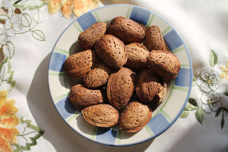 Almendras en su cascara