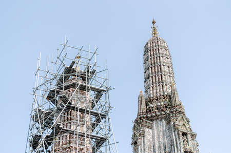 BANGKOK, THAILAND - MARCH 14 2015: The restoration repairs a temple Wat Arun on March 14 ,2015 in Bangkok, Thailandのeditorial素材
