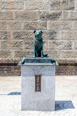 OTARUJAPAN  18 May 2015:Dog statue near the otaru canalのeditorial素材