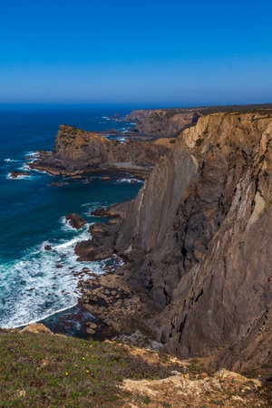 Ocean view with high and vertical cliffs along a wild coastlineの写真素材
