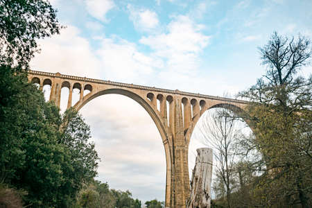Large bridge with several eyes in each arch to reinforce its structure and sustainability