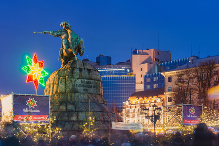 Christmas market and statue of Bohdan Khmelnytsky on Sophia Square in Kyiv, Ukraineのeditorial素材