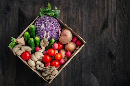 Fresh vegetables home delivery in a paper boxの写真素材