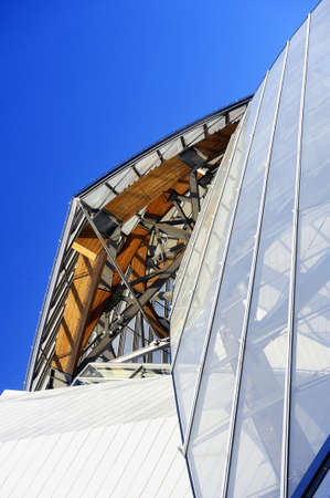 Museum of Contemporary Art of the Louis Vuitton Foundation created by the American architect Frank Gehry, the building is located Porte Maillot at the entrance of the Bois de Boulogne.のeditorial素材