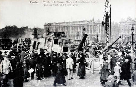 Reproduction of an old postcard of Paris, exhibition of war trophies, a tank and a German heavy gun during the 1914 war.のeditorial素材