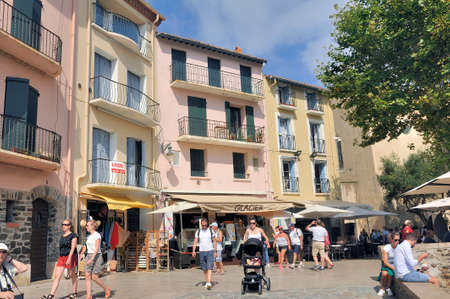 Collioure very lively summer with tourists come to enjoy this beautiful sunny village of Languedoc Roussillonのeditorial素材