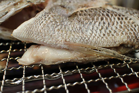 Slowly grill sea bream with grilled sea bream