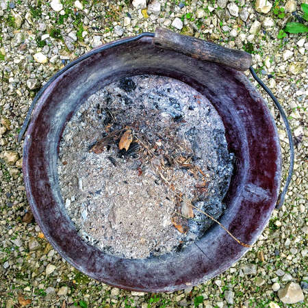 Bucket with ashesの素材