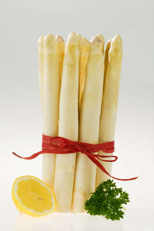 White asparagus in the asparagus season. Fresh vegetables is always in season.の写真素材