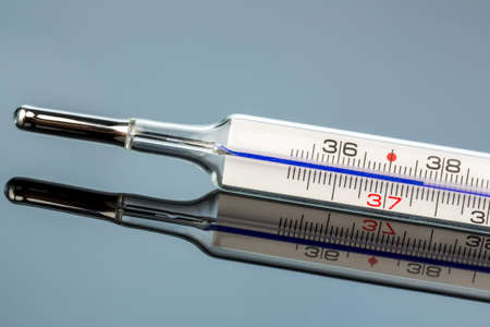 a thermometer is reflected on a glass plate