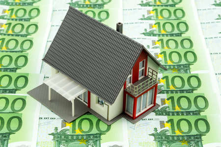 residential house on banknotes, symbolic photo for home purchase, financing, building societyの写真素材