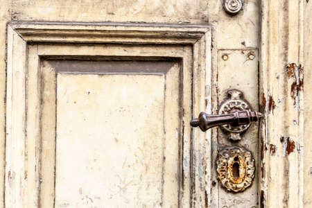 old door with squiggly jack, symbol of decay, past, old buildingの写真素材