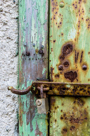 rusted lock a doorの写真素材