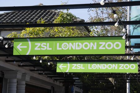 London, United Kingdom. August 22, 2009 - ZSL London Zoo sign entrance Londonのeditorial素材