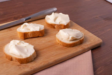 bread for toasts