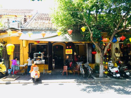 Cao Lau restaurant is popular Vietnamese clear soup local food at Hoi An ancient town, Vietnamのeditorial素材
