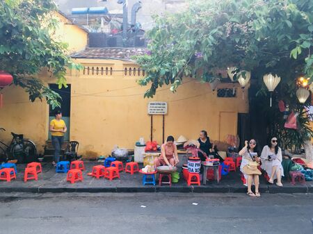 Vietnam street food style enjoy sideway local food at Hoi An ancient town, Vietnamのeditorial素材