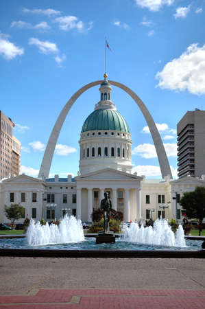 View of Saint Louis, Missouri with court house where Dred Scott sued to obtain his freedom in 1847 which led to the ultimate abolition of slavery.のeditorial素材