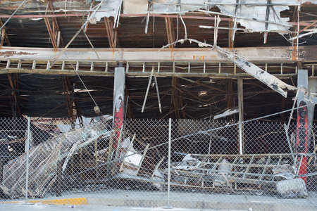 FERGUSON, MO/USA â AUGUST 15, 2014: Destroyed Quick Trip building with protective fenceのeditorial素材