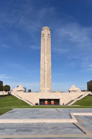 Liberty Memorial in Kansas City, Missouri to honor the soldiers who died in World War Iのeditorial素材