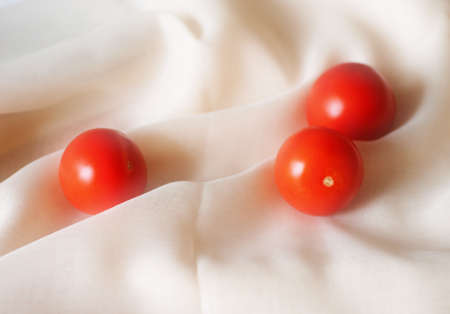 The photograph of tomatoes on a cloth              の写真素材