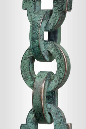 The photograph of an chain with individual links    