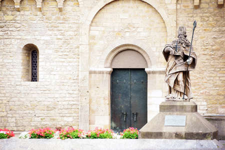Mainz, Germany - June 25, 2015: The statue of St. Boniface in front of an entrance to the Mainz Cathedral with flowerbeds on June 25, 2015 in Mainz.のeditorial素材