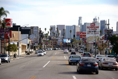 Los Angeles, United States - December 27, 2015: Road traffic on a main road in Koreatown in Los Angeles with views of the financial buildings and skyscrapers of the downtown on December 27, 2015 Los Angeles.のeditorial素材