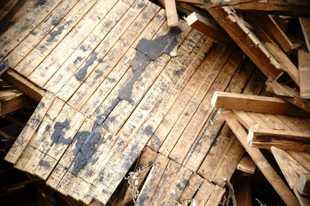 The close-up of debris from rubble and the false ceiling and the beam framework of a roof.                   の写真素材