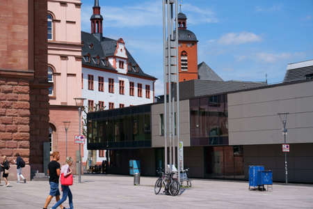 Mainz, Germany - May 27, 2019: Shops on the Gutenbergplatz on May 27, 2019 in Mainz.のeditorial素材