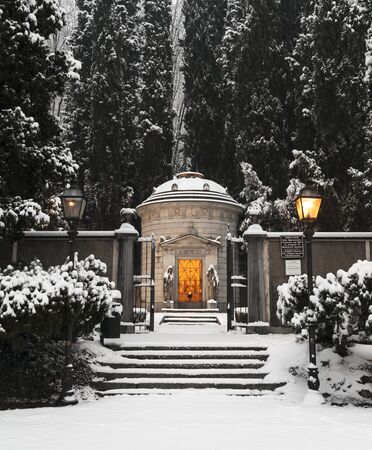 Como  Tomb of the scientist Alessandro Voltaのeditorial素材