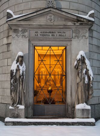 Como  Tomb of the scientist Alessandro Voltaのeditorial素材