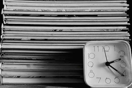 Photo background the books and the allarm clock in black and whiteの写真素材