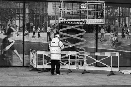 Liverpool, Mann Island, worker and people on the wallのeditorial素材