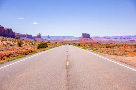 Monument Valley Road Navajo Tribal Park In The Arizona Utah Border United States Of America Scenic Highway To Red Rock Formations Sunny Day In Springの素材 Fy ストックフォトのamanaimages Plus Monument Valley Road Navajo Tribal Park In The Arizona Utah Border United States Of America Scenic Highway To Red Rock Formations Sunny Day In Springの素材 Fy ストックフォトのamanaimages Plus