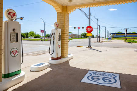 USA Oklahoma, May 13th, 2019. Vintage fuel pumps in a restored service station, sunny spring day near Amarillo. Historic route 66のeditorial素材