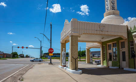 USA Oklahoma, May 13th, 2019. Vintage restored fuel station, sunny spring day near Amarillo. Historic route 66のeditorial素材
