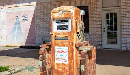 USA Oklahoma, May 13th, 2019. Rusty vintage fuel pump in an abandoned service station, sunny spring day near Amarillo. Historic route 66のeditorial素材