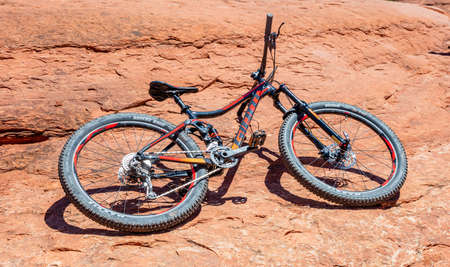 Sedona Arizona USA. May 25, 2019. Bicycle on red orange desert  backgroundのeditorial素材