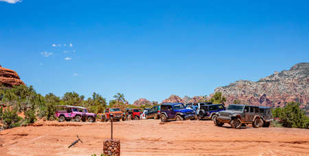 Sedona Arizona USA. May 25, 2019. 4X4 jeep vehicles off road. Red orange desert  landscape, clear blue sky, sunny spring dayのeditorial素材