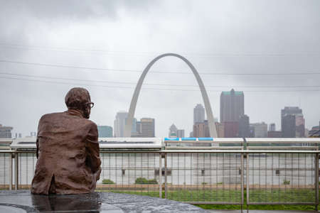 Saint Louis Missouri, US of America, May 12, 2019. Statue of Malcolm Martin rear view, cityscape and cloudy sky in a spring dayのeditorial素材