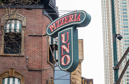 Chicago, Illinois, US. May 9, 2019: Pizzeria UNO, deep dish pizza restaurant in the city center, neon logo sign on building facade. Fast foodのeditorial素材