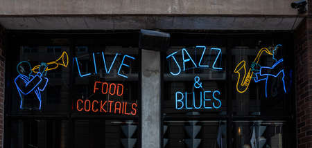 Chicago, Illinois, US. May 9, 2019: Live music club neon sign in the city center, coctails and foodのeditorial素材