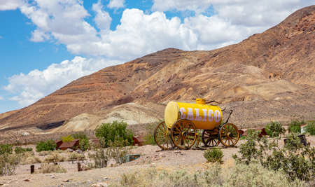 Calico ghost town California, USA. May 29, 2019. Old horse carriage with text Calico, Calico theme park signpostのeditorial素材