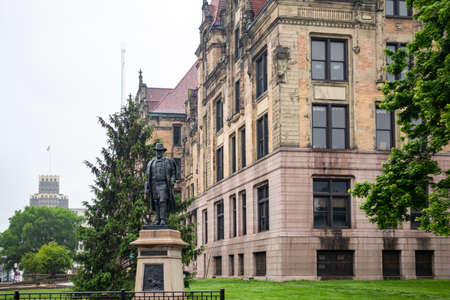 St Louis, USA. May 12, 2019. Ulysses S. Grant Statue in front of City Hall. The bronze sculpture of the general who won the American Civil War. Building background.のeditorial素材