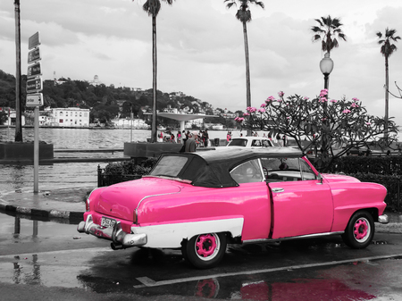 Vintage pink car in old Havana (Cuba).のeditorial素材