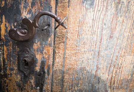 rusty door handle on an old doorの写真素材