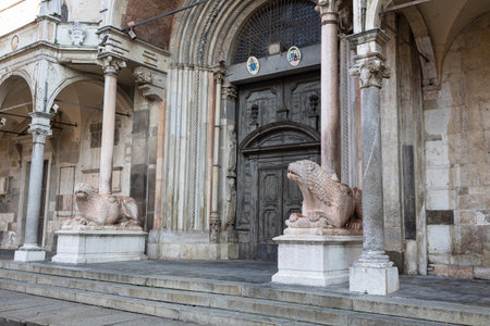 Detail of the Access Door to the Cathedral of Cremona with the Statues of the Two Lions, Lombardy, Italy.の写真素材