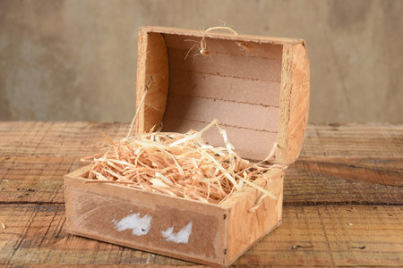 old wooden chest with dry straw inside ideal for assemblyの写真素材