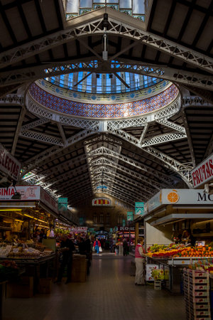 VALENCIA SPAIN - APRIL 26 2016 - Interior of the Mercado Central, the biggest market in the city of Valenciaのeditorial素材